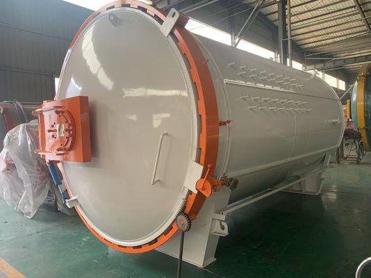 Autoclave in fibra di carbonio con certificato CE ASME per la polimerizzazione e lo stampaggio di componenti compositi per accessori navali, con componente centrale del motore